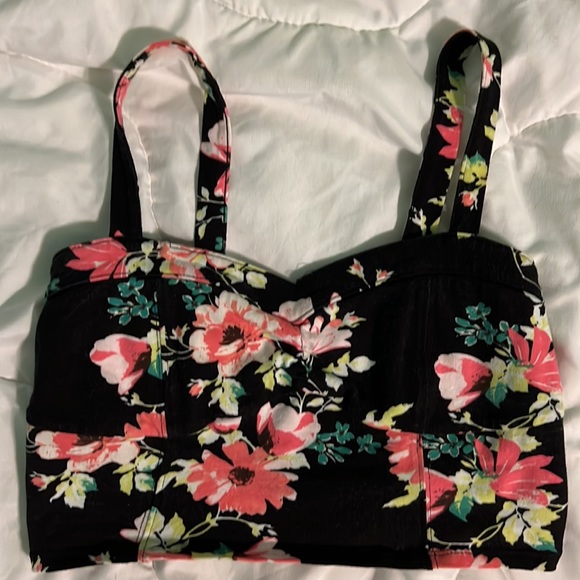 Black floral crop top - Picture 3 of 3